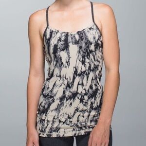 Lululemon power Y Tank Luon Black Tan Graphic Built in Bra Hip Length Size 2